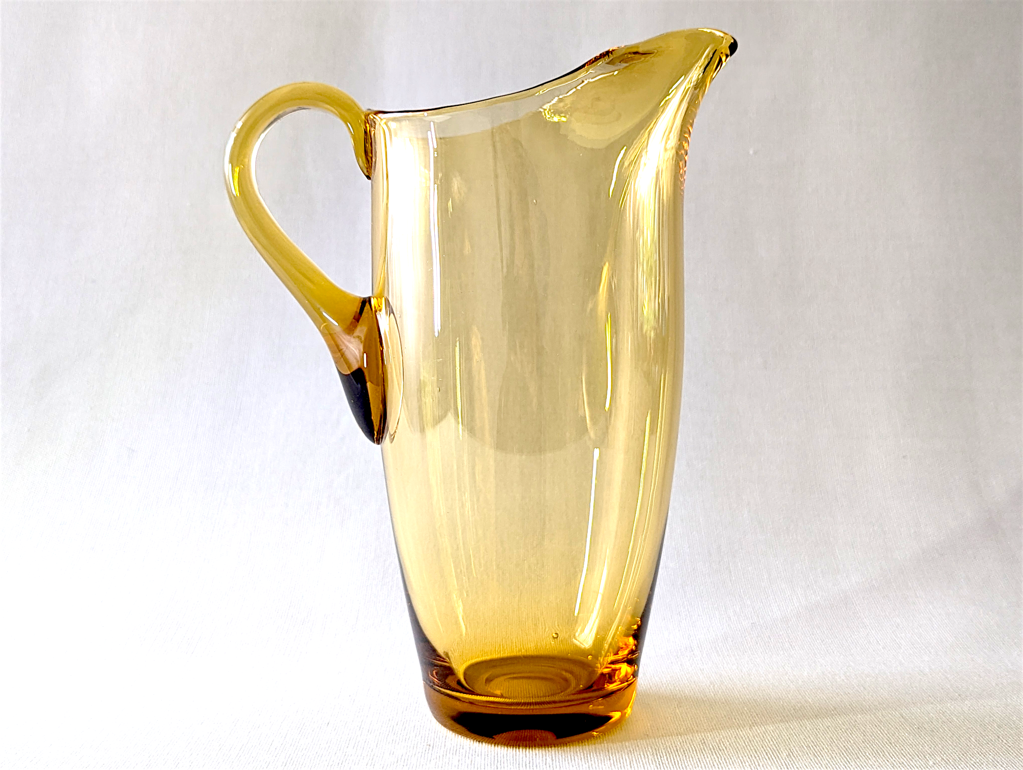Jug (Amber)