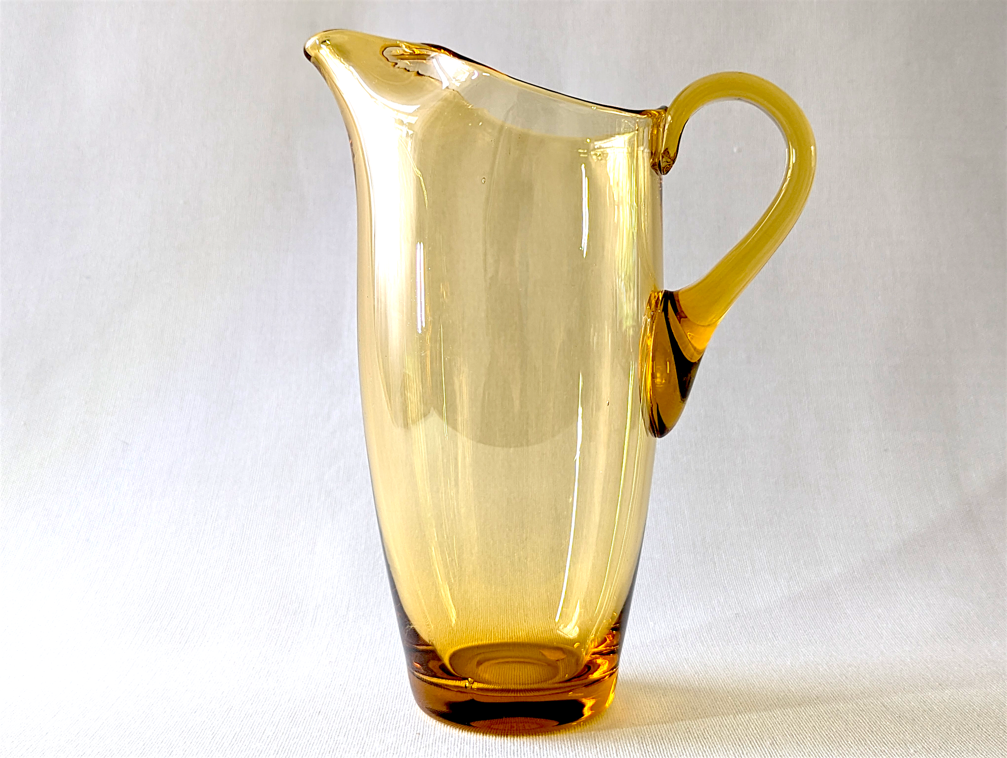Jug (Amber)